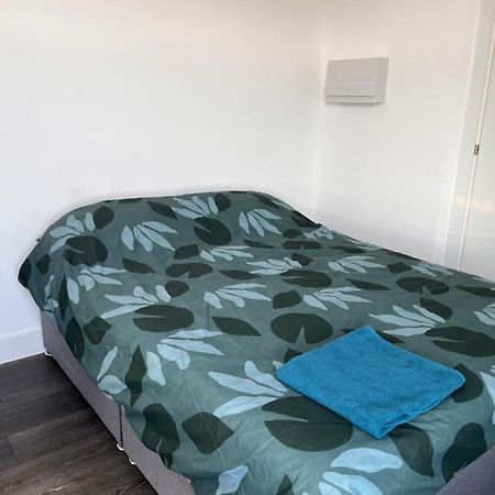 The Serviced Accommodations Harlow Bagian luar foto