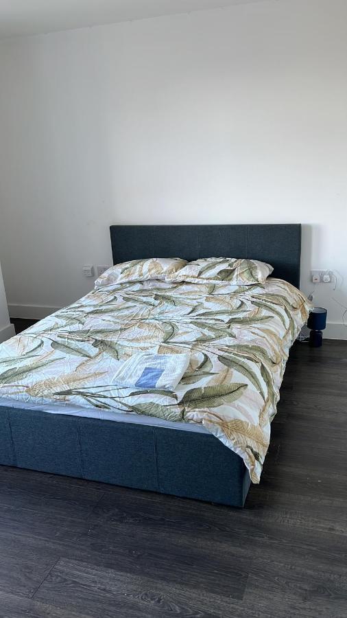 The Serviced Accommodations Harlow Bagian luar foto