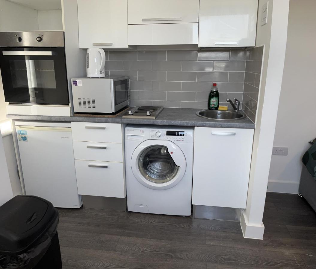 The Serviced Accommodations Harlow Bagian luar foto