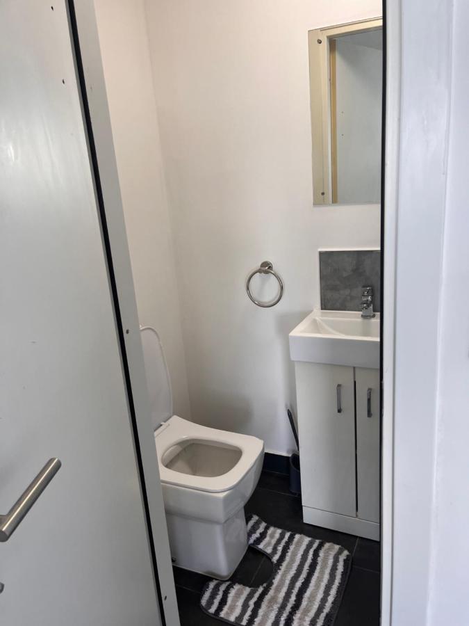 The Serviced Accommodations Harlow Bagian luar foto
