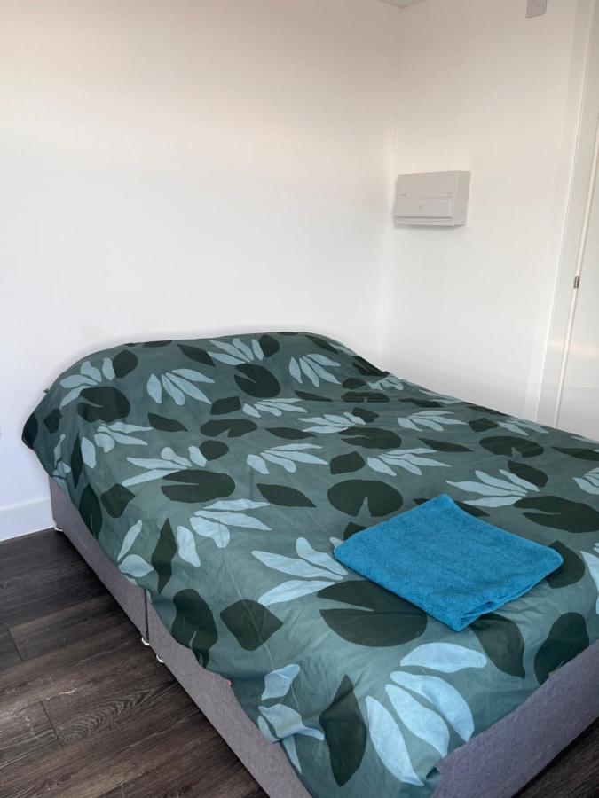 The Serviced Accommodations Harlow Bagian luar foto