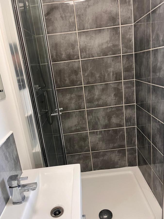 The Serviced Accommodations Harlow Bagian luar foto